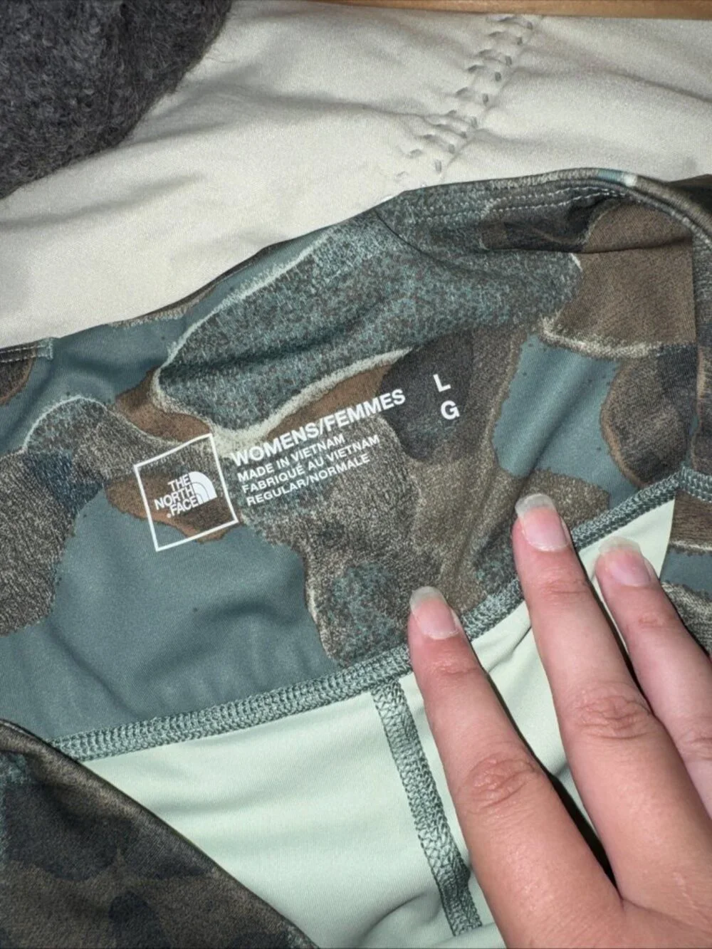 The North Face Womens Large Elevation Camo Bike Shorts 4